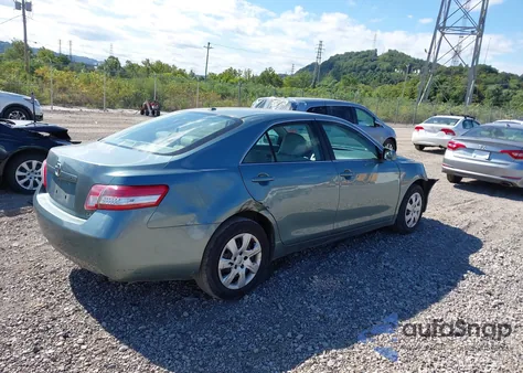2010 Toyota Camry Le z USA, uszkodzony, nr VIN 4T1BF3EKXAU553330